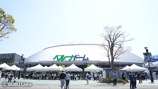 球場の外観 / Exterior view of the stadium