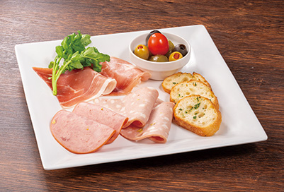 ハム盛り合わせ＆オリーブマリネ 1,800円