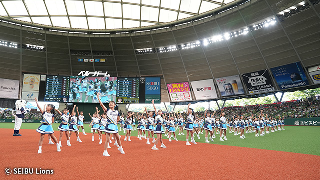 グラウンド発表会の様子