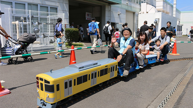 ミニ電車の運行の様子