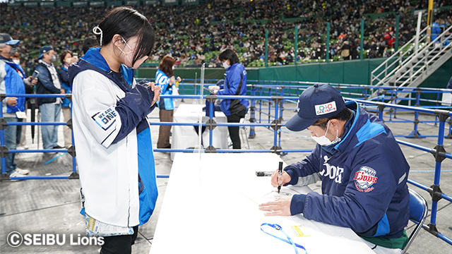 選手サイン会の様子
