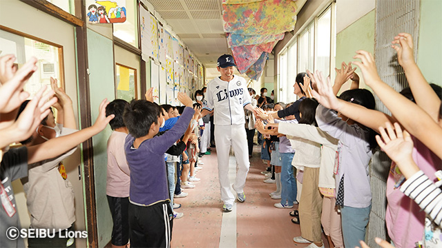 1~3年生の皆さんとはハイタッチによるミニ交流を実施。