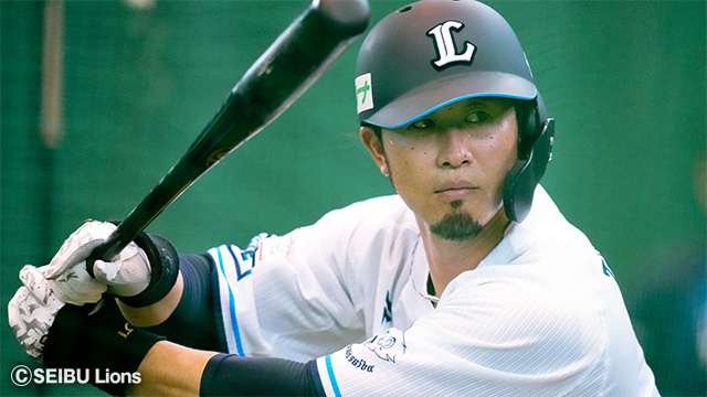 バットを構える選手