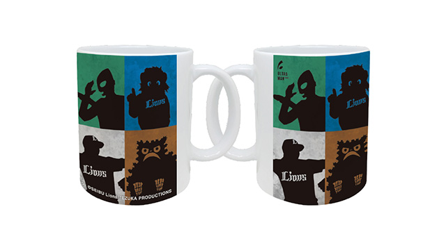 4分割されたそれぞれの箇所にウルトラマンの影絵が描かれているマグカップ