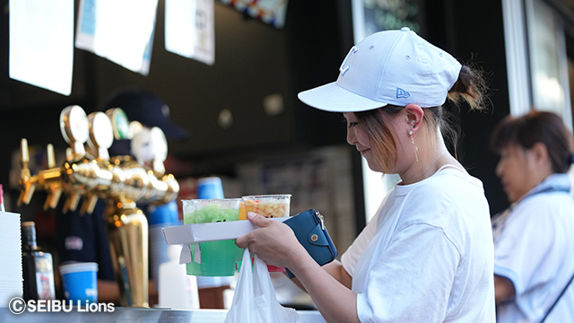 球場内の店舗画像 / Images of stores in the stadium