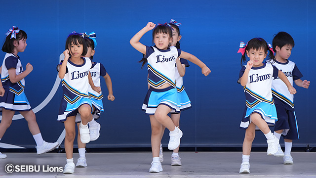 「ライオンズダンスアカデミー」のステージ&グラウンド発表会の様子