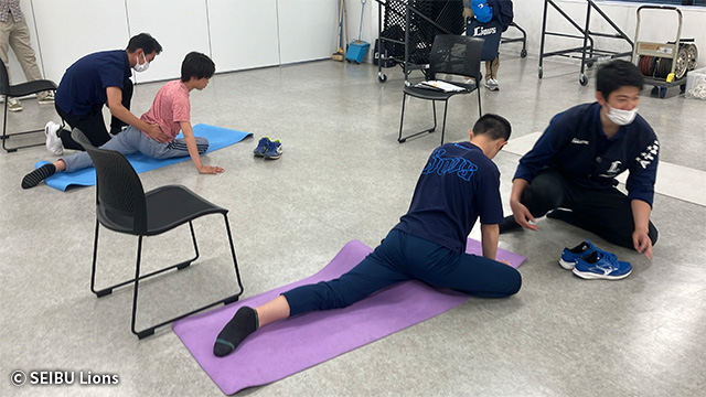 「ライオンズダンスアカデミー」のステージ＆グラウンド発表会の様子