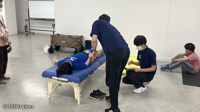 「ライオンズダンスアカデミー」のステージ＆グラウンド発表会の様子