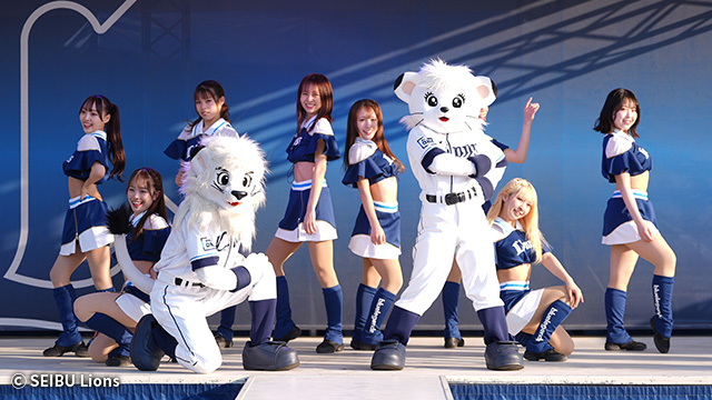 公式パフォーマーショー写真①