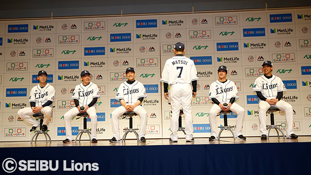 15年ぶりの松井選手兼テクニカルコーチがファンの前でユニフォーム姿を披露