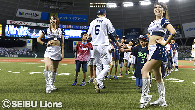花道ハイタッチ