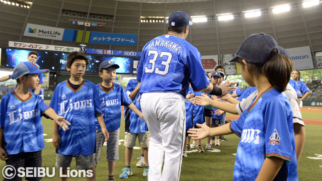 花道ハイタッチ
