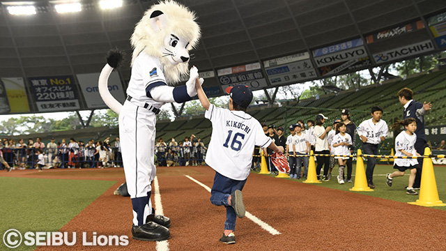 マスコットハイタッチ体験