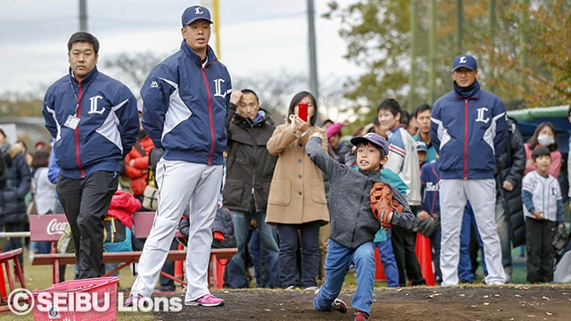 選手とピッチング体験