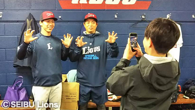 写真撮影中のところを後ろから!