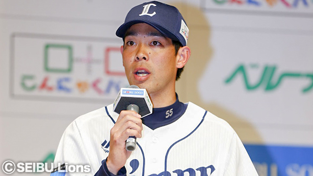 挨拶する秋山選手