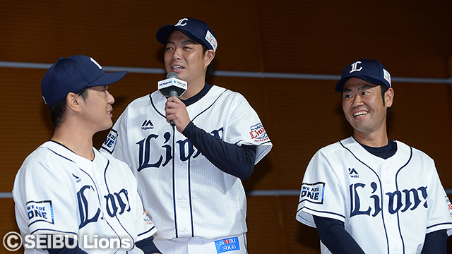 決意表明中に高木勇投手が乱入する場面も