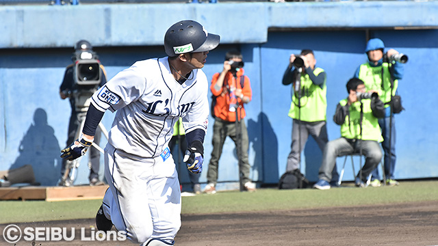 本塁打を放った外崎選手