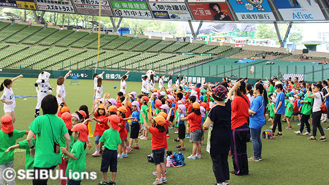 準備体操のダンスでの一幕