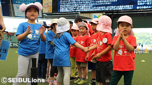 お互いに健闘を称えあいます