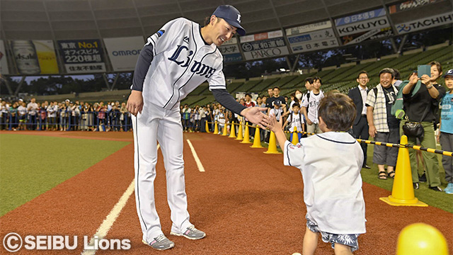 7/15選手ハイタッチベースランニング※写真はイメージです。