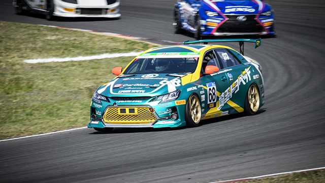 スーパー耐久レースに参戦中のマークX