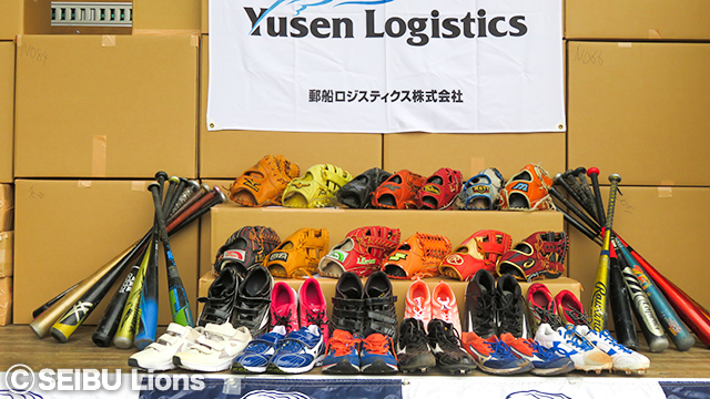LIONS BASEBALL FOR THE WORLD 野球用具寄付」用具がマレーシア