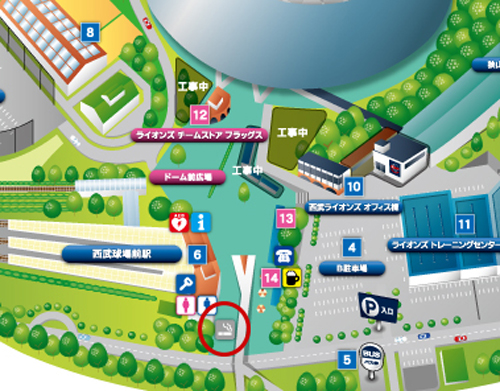 球場外の喫煙所