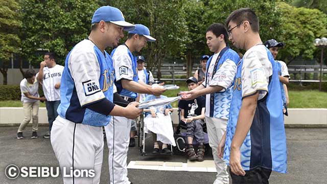 森友哉選手活動写真