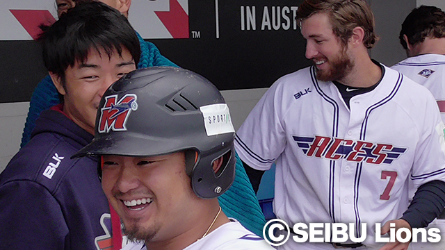 バッティングで活躍し笑顔の森選手！