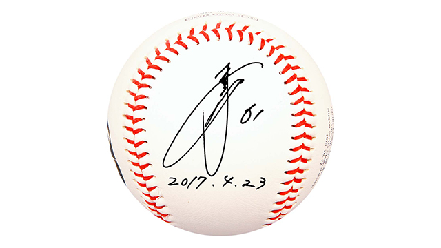 田代選手プロ初本塁打記念直筆サイン入りボール