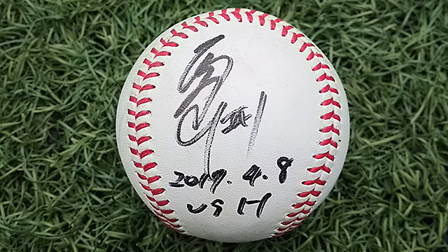 ヒーロー選手の直筆サインボール