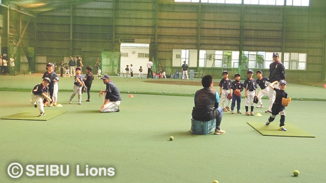 所沢校の様子(西武第二球場室内練習場)