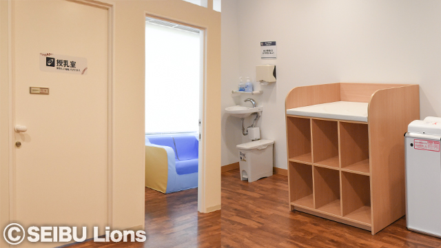 「個室授乳室・おむつ替え台」
