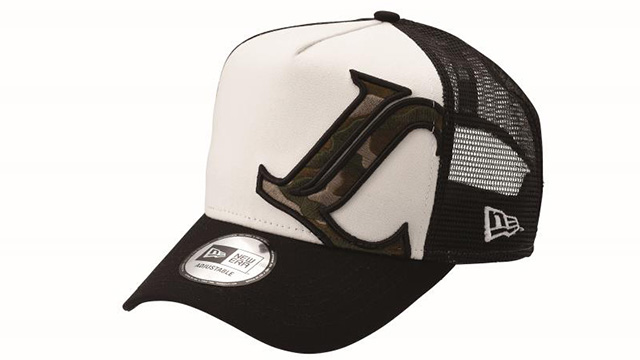 NEW ERA Dフレームトラッカー ホワイト/ブラック