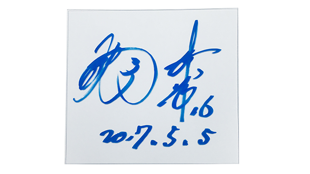 ヒーロー選手の直筆サインパネル