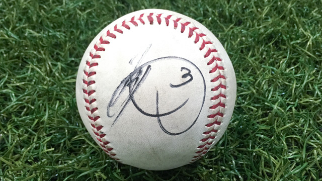 ヒーロー選手の直筆サインボール