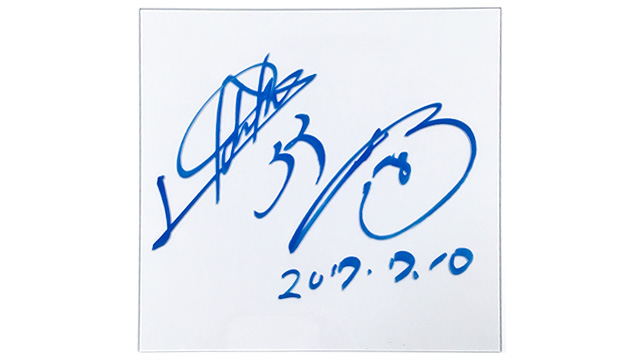 ヒーロー選手の直筆サインパネル