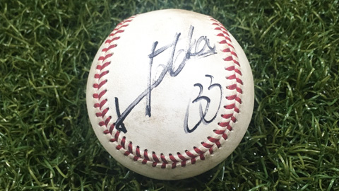 ヒーロー選手の直筆サインボール