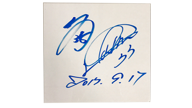 ヒーロー選手の直筆サインパネル