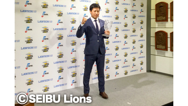 表彰式での牧田投手