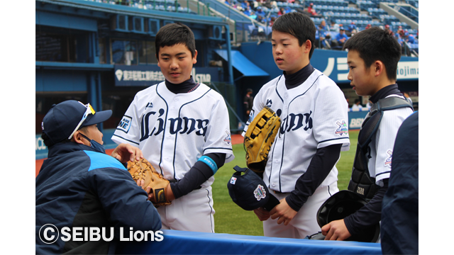 クリーンナップに声をかける原コーチ