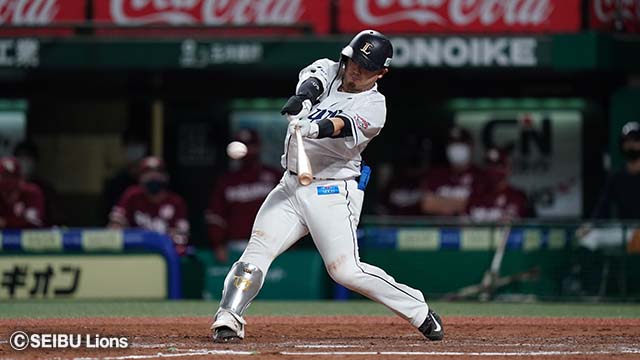 森友哉選手プレー写真
