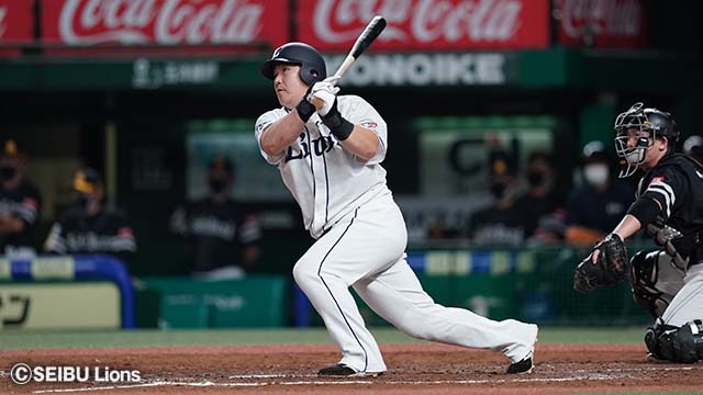 中村剛也選手プレー写真