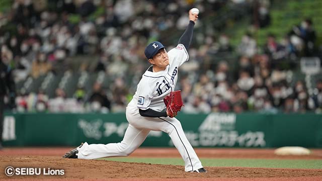 佐々木健投手プレー写真