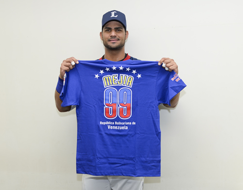 メヒア選手Tシャツ」「メヒア選手フェイスタオル」7/8～発売