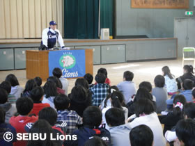 写真:講話スタート