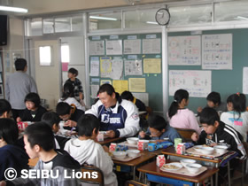 写真:楽しい給食の時間
