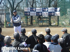 写真:打撃指導の様子