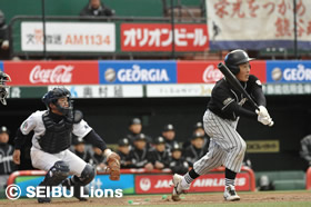 写真:打球の行方は！？